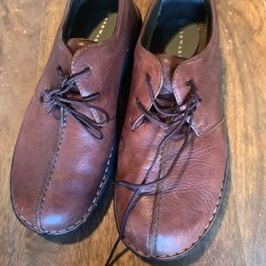 Airwalk Casual Shoes. Size 9. Brown.